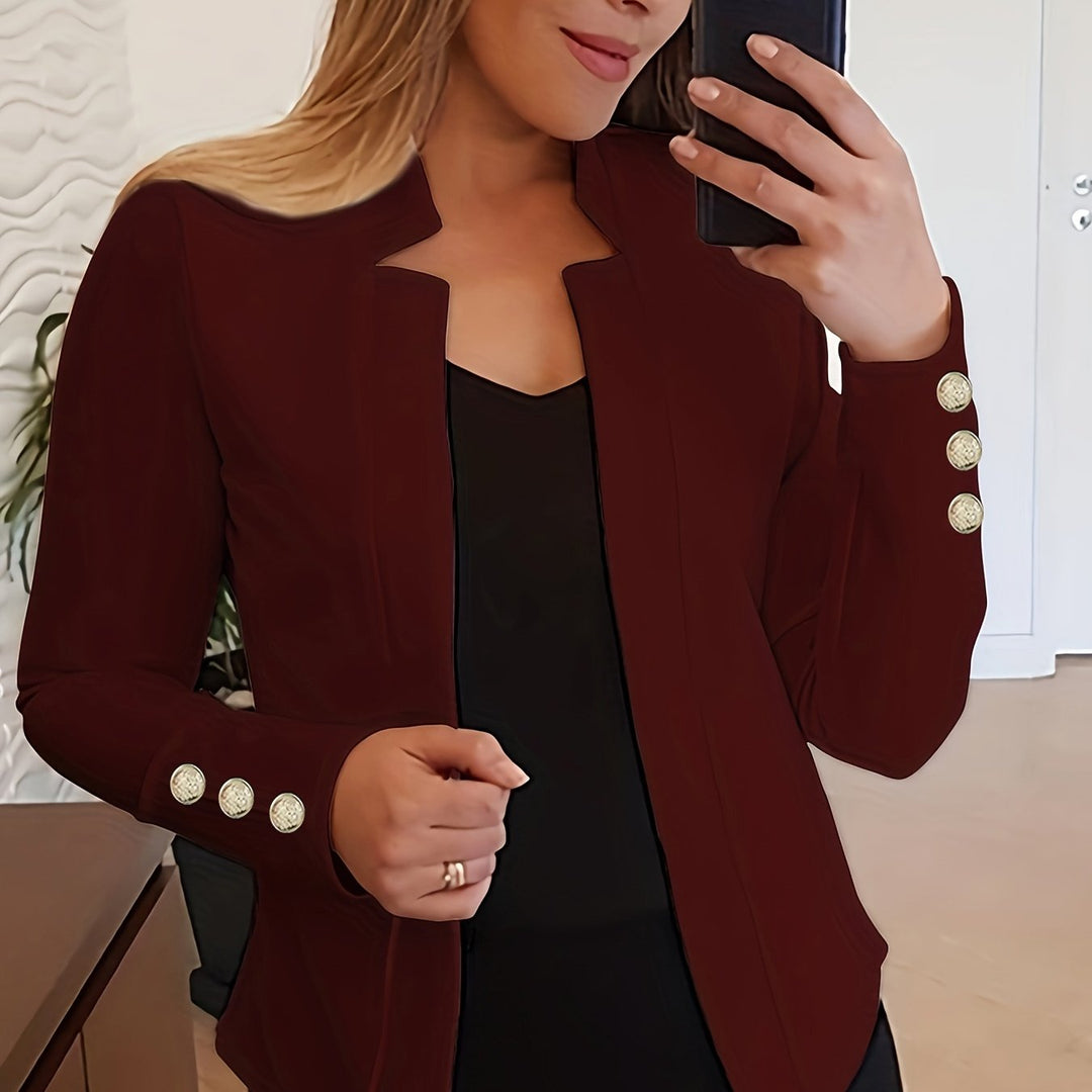 Biały żakiet damski, długi rękaw, otwarty przód, świeża stylizacja smart casual.