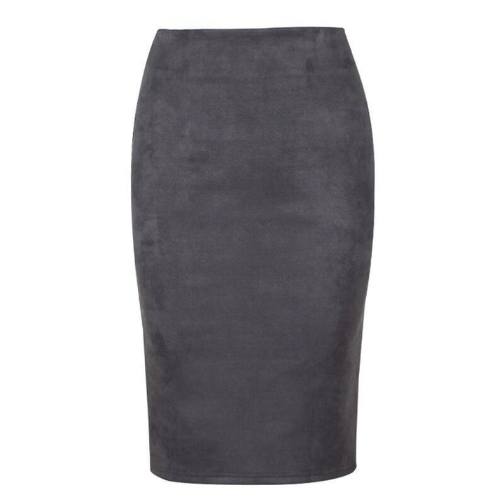 Damska ołówkowa spódnica midi z boku, ukazująca dopasowany krój. Elegancka, klasyczna, modna do biura.