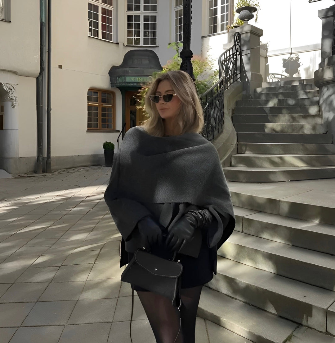 Elegancka damska peleryna Levke. Ciepły płaszcz na jesień i zimę, stylowy dodatek do każdej garderoby.