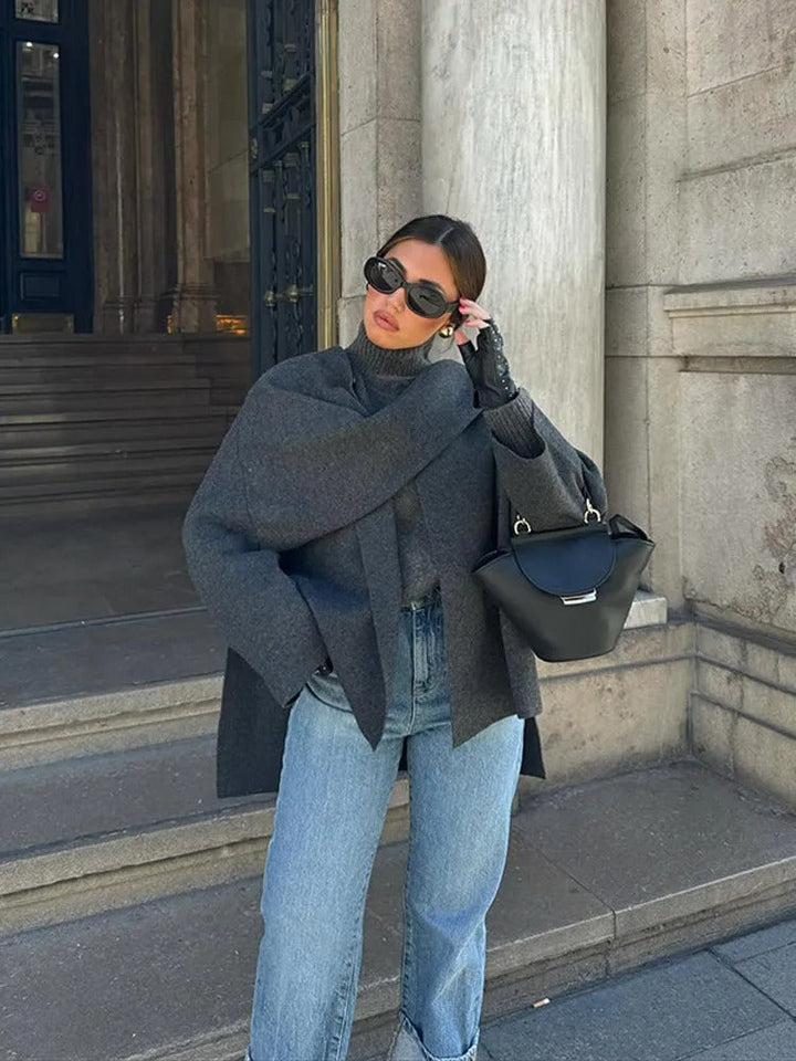 Levke: elegancka peleryna-płaszcz damska. Okrycie wierzchnie na jesień i zimę, stylowy element mody.