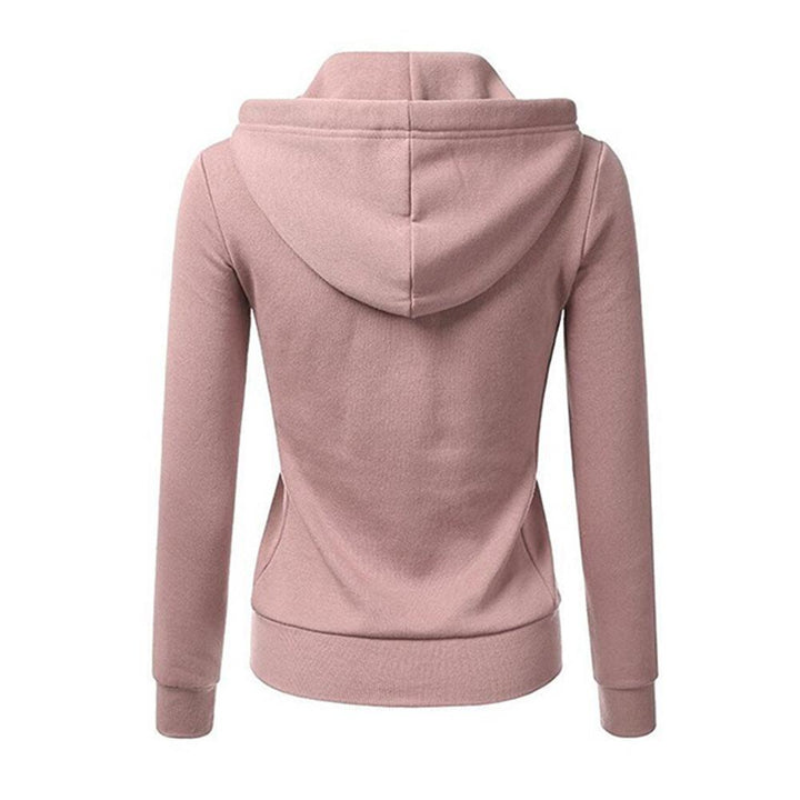 Wygodna damska bluza z kapturem i naszywką. Rozpinana, idealna do miejskich i sportowych stylizacji.
