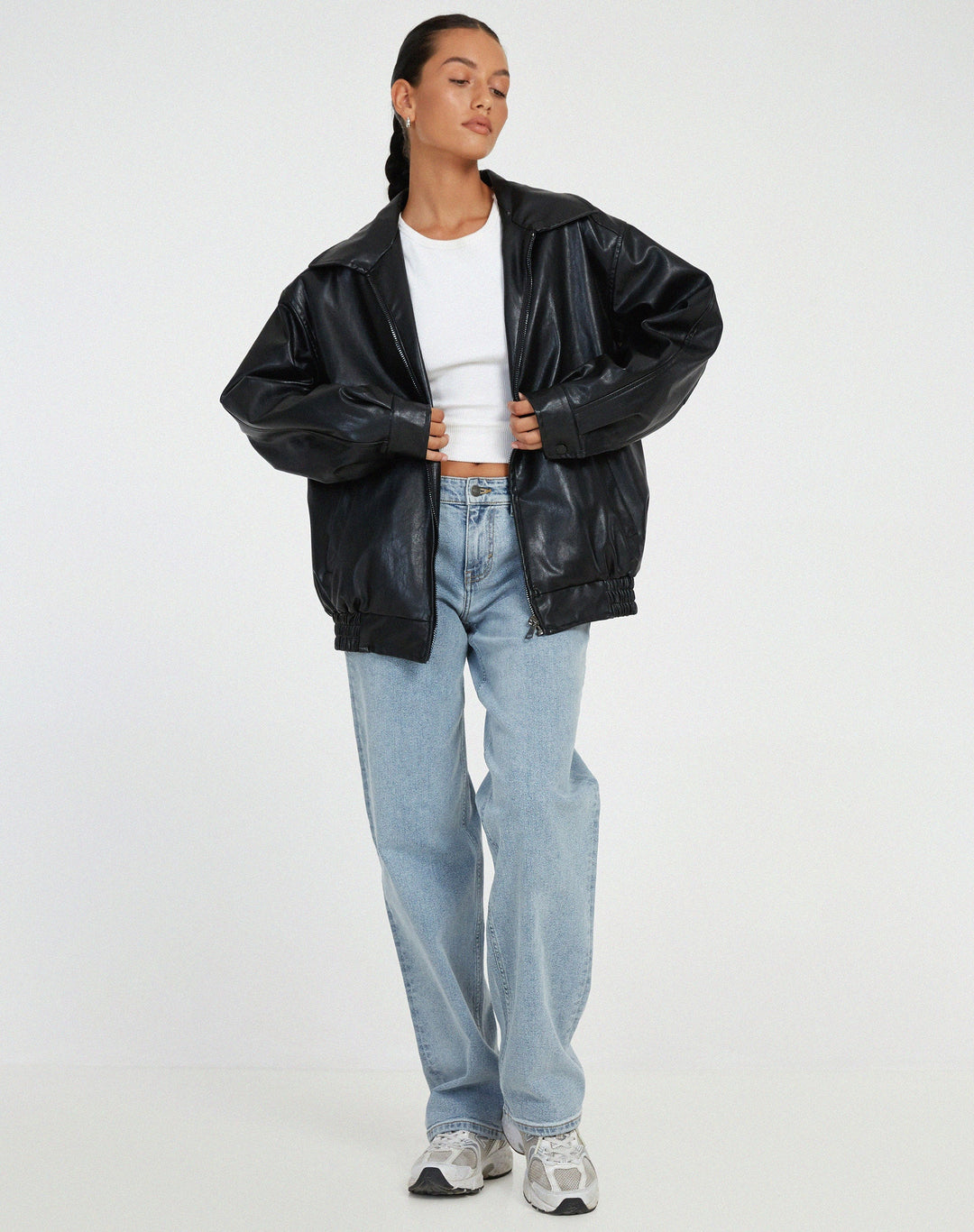 Elegancka damska kurtka oversize. Stylowa kurtka przejściowa, modny fason idealny do miejskich stylizacji casual.
