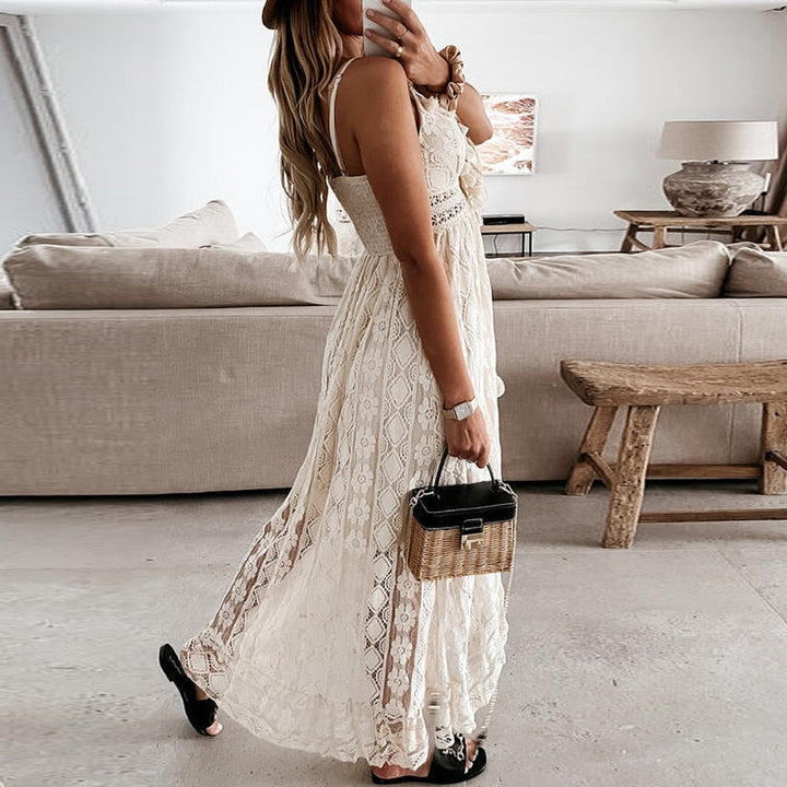 Elegancka sukienka maxi boho z frędzlami i koronką. Asymetryczny krój, idealna damska sukienka na lato.