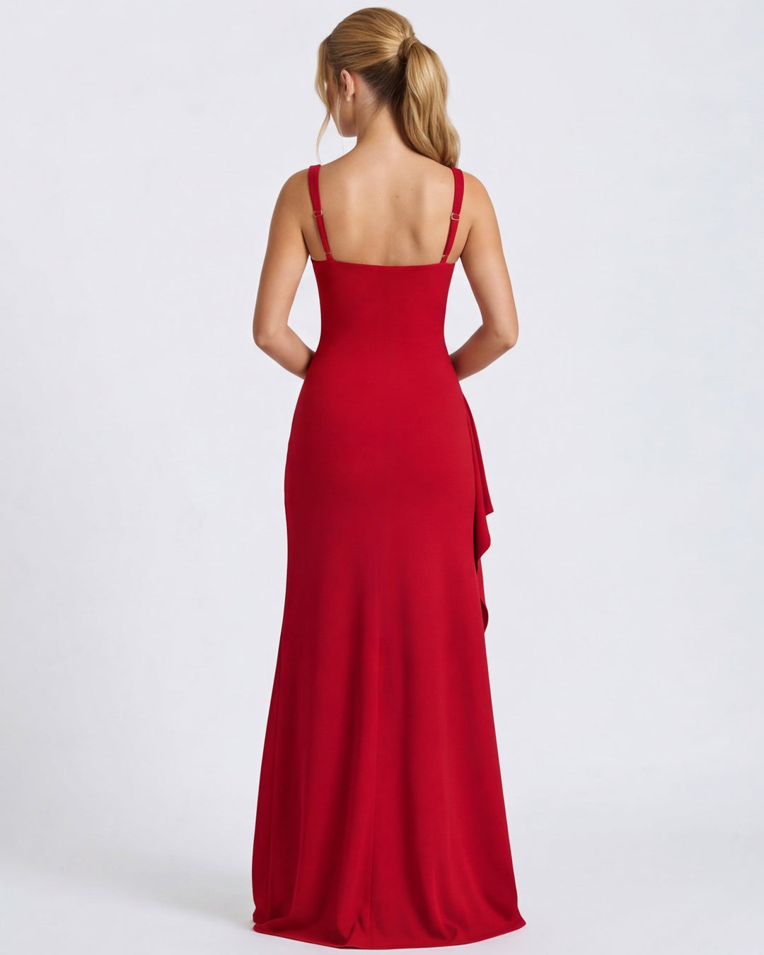Długa sukienka na wieczór, z rozcięciem, kwadratowym dekoltem, elegancka i modelująca.