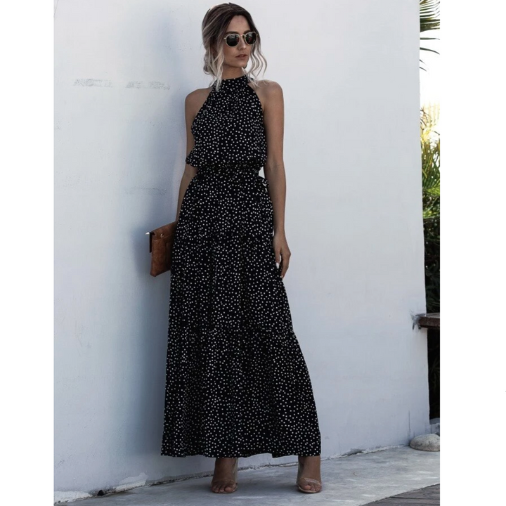 Modna sukienka damska maxi w kropki, z eleganckim wiązaniem w pasie, komfortowa i stylowa.