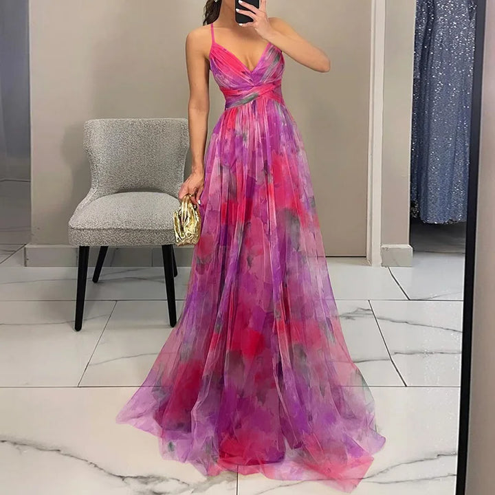 Sukienka maxi drapowana, kwiatowy wzór. Elegancka i zwiewna, idealna na lato. Modna dla kobiet.