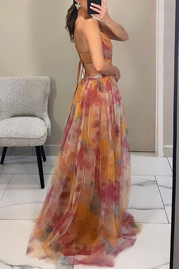 Damska sukienka maxi z kwiatowym printem. Eleganckie drapowanie, lekka i zwiewna na lato.