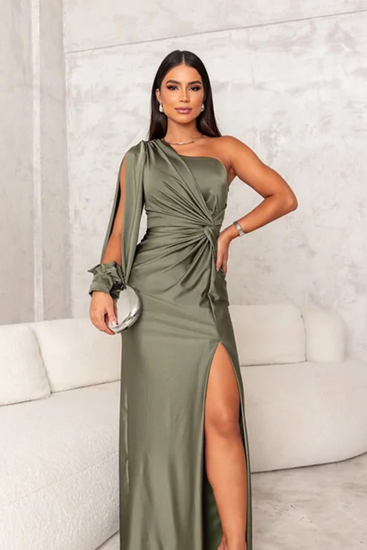 Szykowna damska sukienka na imprezę, długa z rozcięciem i na jedno ramię. Wyjątkowa i elegancka.