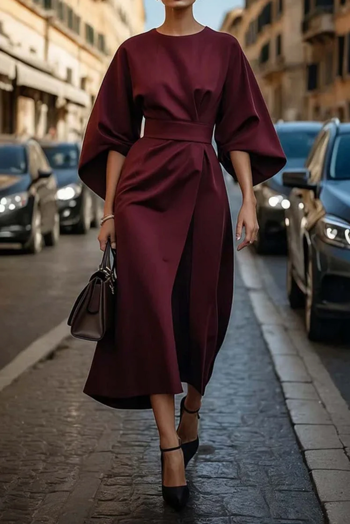 Modna sukienka midi z rękawami kimono dla kobiet, idealna na okazjonalne wyjścia i eleganckie stylizacje.