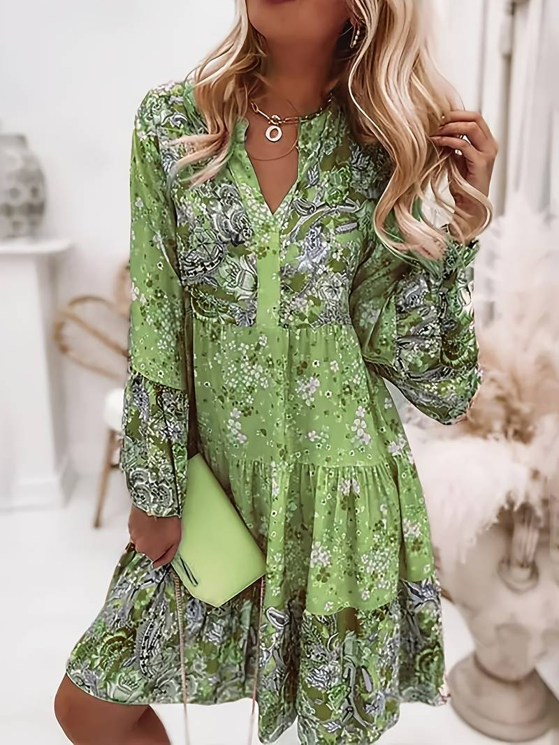 Damska sukienka mini boho rozkloszowana, idealna na lato i wiosnę. Letni styl casual.