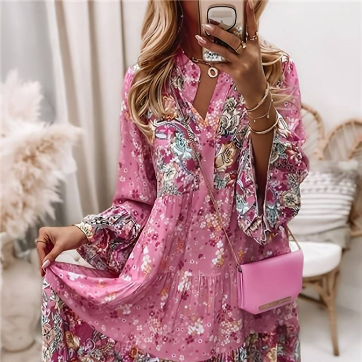 Letnia sukienka boho damska, mini, rozkloszowana. Modny wzór na upalne dni i casualowe spotkania.
