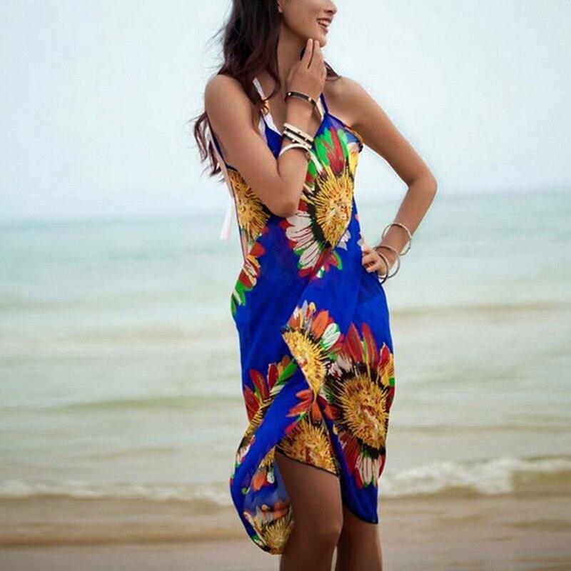 Krótka sukienka plażowa damska z wiązaniem i letnim wzorem w kwiaty. Stylowa na wakacje.
