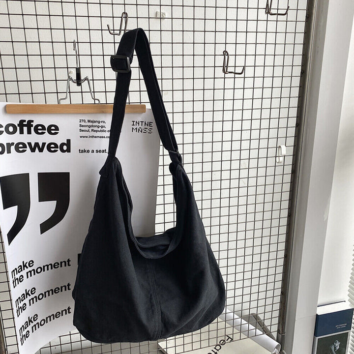 Minimalistyczna torba na ramię dla kobiet, duża i praktyczna, idealna na codzienne wyjścia.