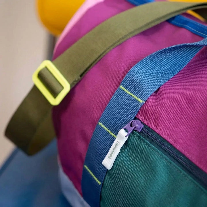 Nylonowa damska torba sportowa składana, duffel, z żywymi blokami kolorów. Idealna na siłownię i krótkie wyjazdy.