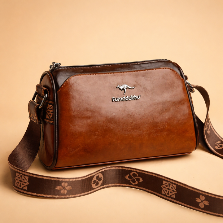 Beżowa torebka crossbody damska, wegańska skóra, z regulowanym paskiem. Praktyczna torba na ramię.