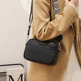 Modna damska torba crossbody, perfekcyjna na co dzień. Wygodna, pojemna, z ekologicznej skóry.
