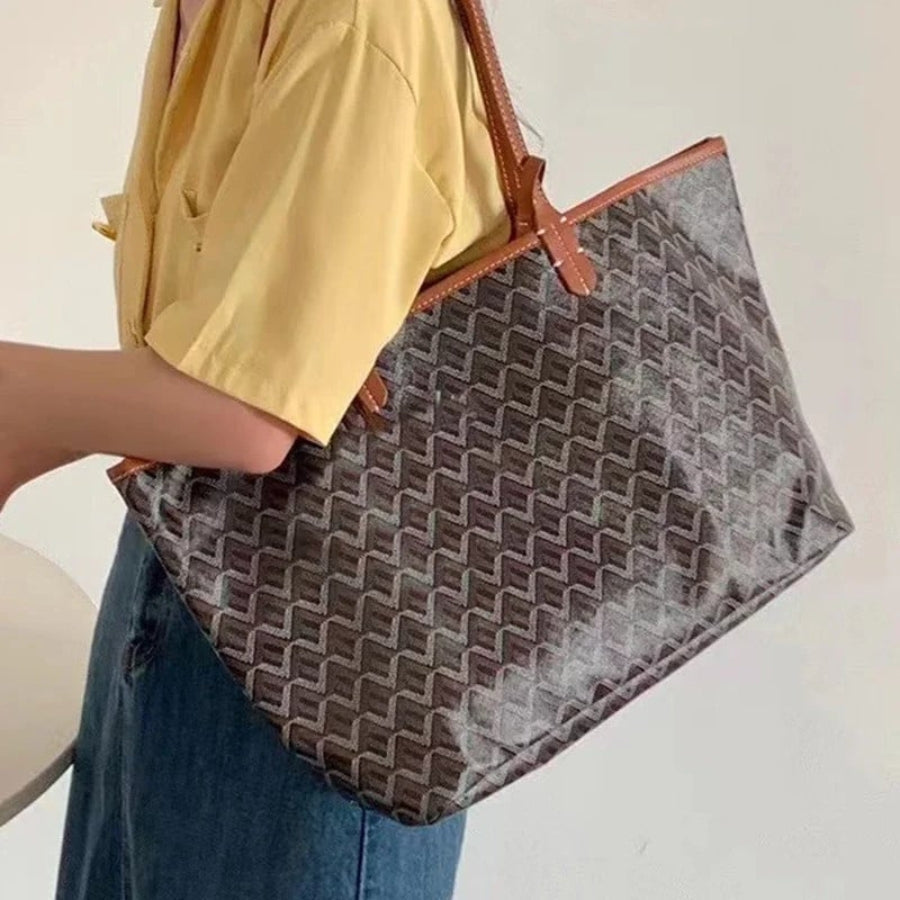 Damska torebka shopper na ramię z eleganckim, drukowanym motywem. Modna, pojemna i praktyczna.