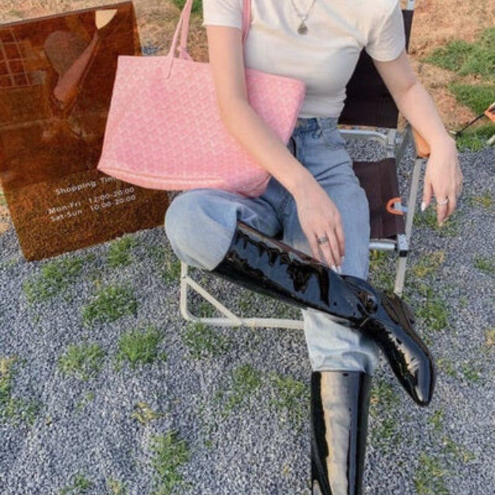 Stylowa torebka damska shopper bag z eleganckim nadrukiem. Trwała i pojemna, doskonała do pracy czy na zakupy.