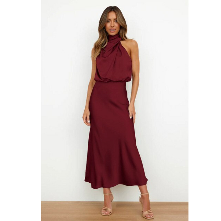 Długa sukienka wieczorowa maxi z modnym dekoltem halter. Elegancka i wygodna sukienka damska na przyjęcia i bankiety.