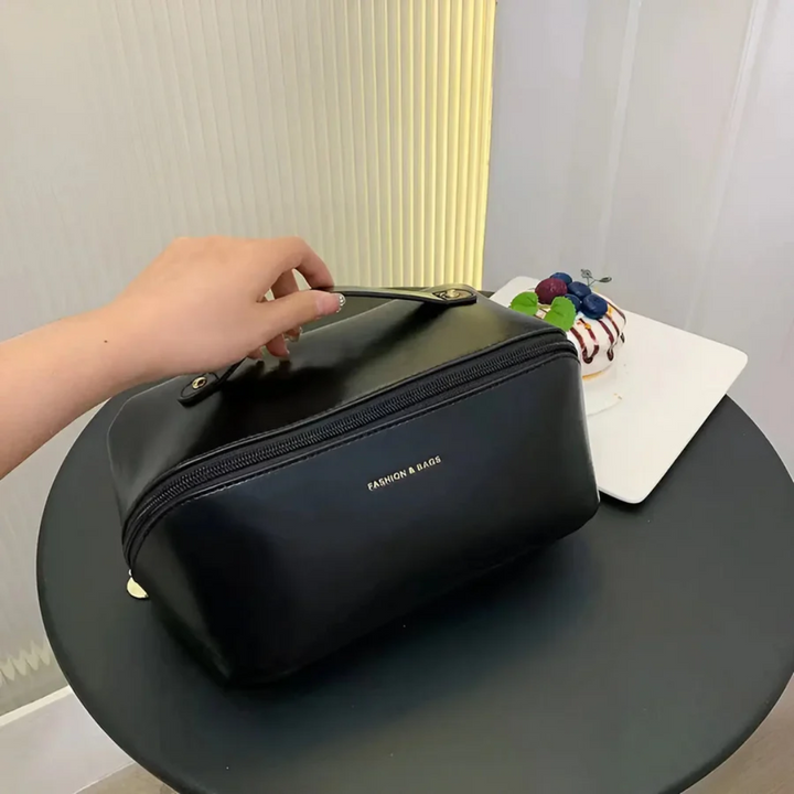 Uniwersalna damska kosmetyczka. Wodoodporny organizer podróżny na makijaż, akcesoria, kosmetyki.