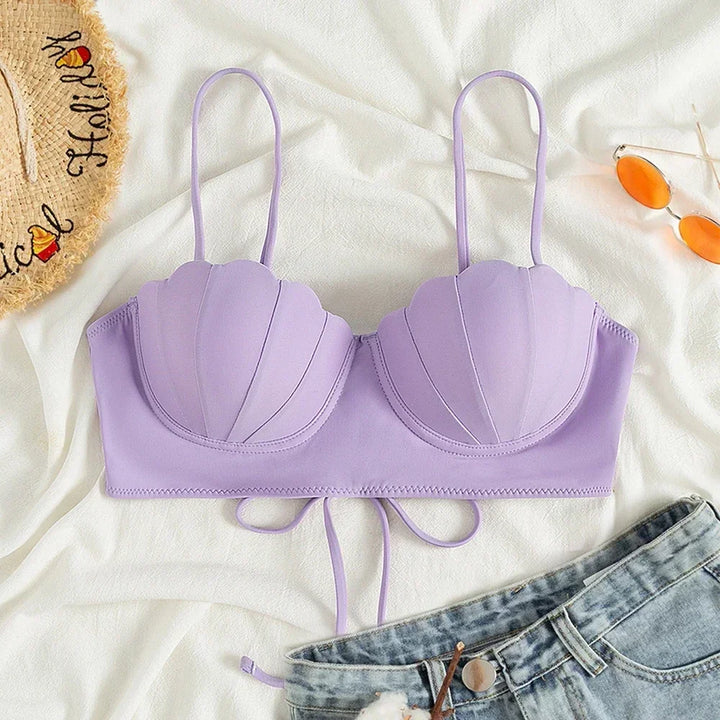 Elegancki biustonosz bikini balkonetka dla kobiet, z miseczkami muszelkami i efektem push-up. Moda plażowa.
