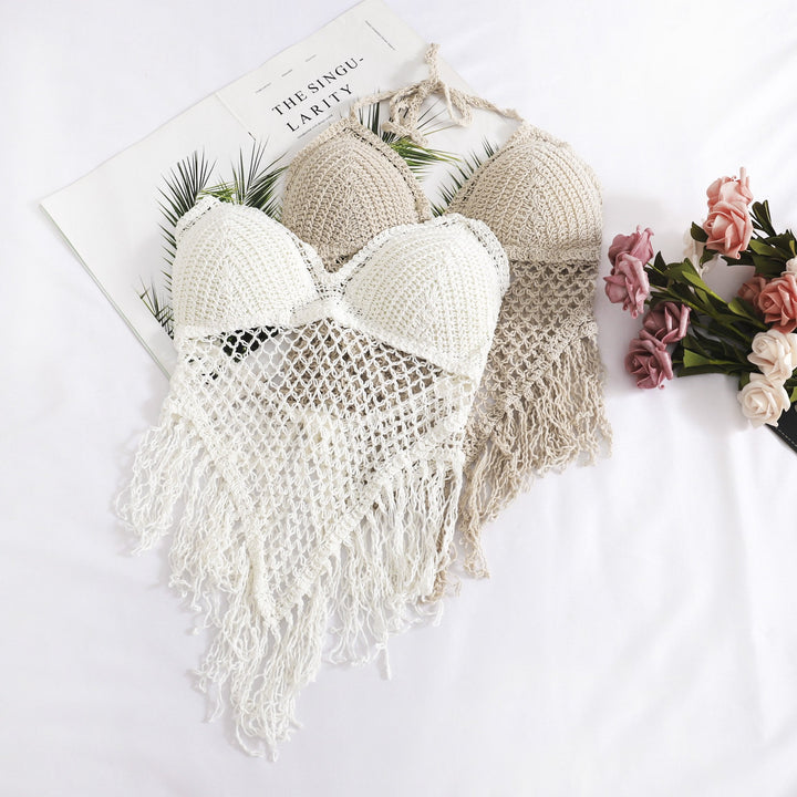 Damski biustonosz kąpielowy bikini z frędzelkami w stylu boho. Modny top kąpielowy na lato, idealny na plażę.