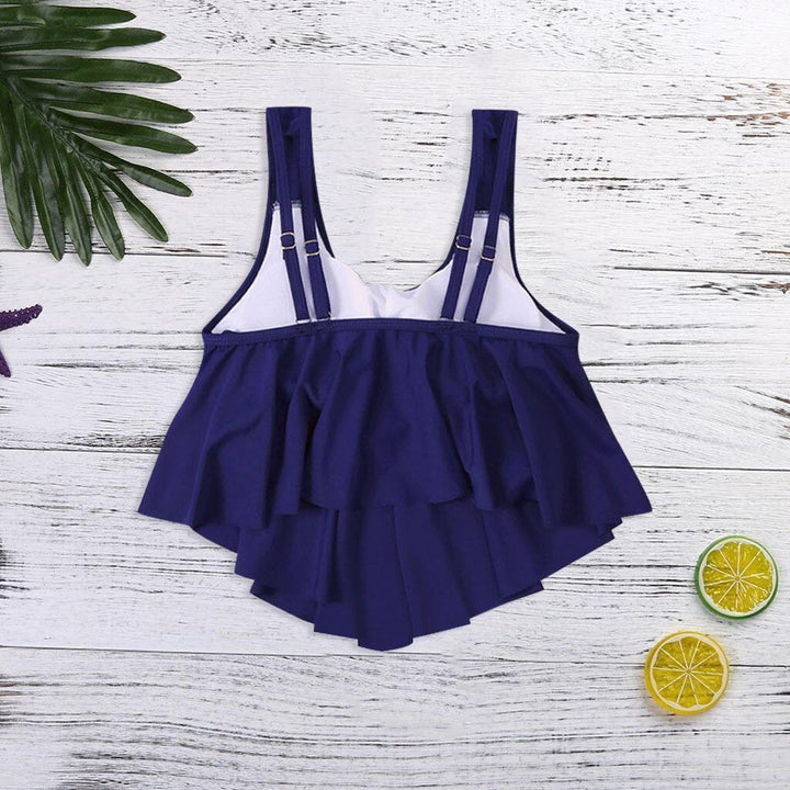 Stylowy biustonosz bikini z falbanką dla kobiet. Modny element stroju kąpielowego, idealny na plażę i upalne dni.