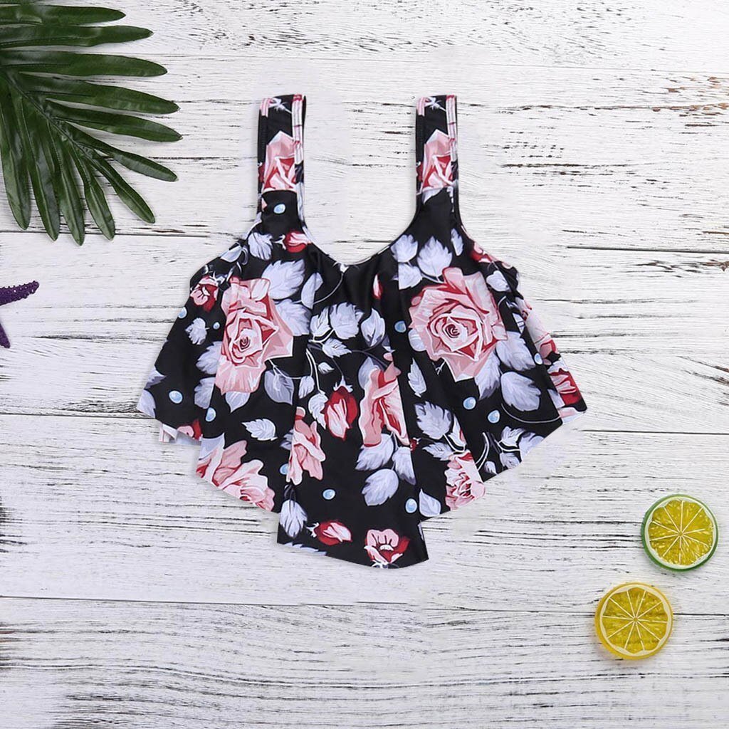 Modny biustonosz kąpielowy bikini z falbanką, damska góra od stroju. Wygodny i stylowy na plażę i lato.