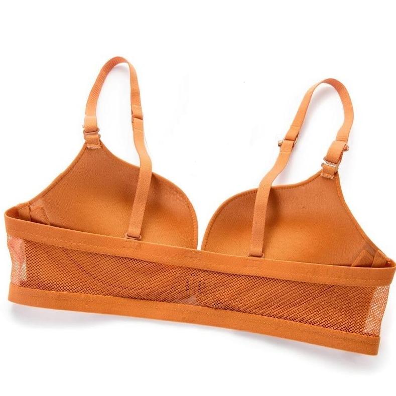 Damski biustonosz push-up z siateczką, który pięknie podkreśla i modeluje biust, zapewniając elegancję.