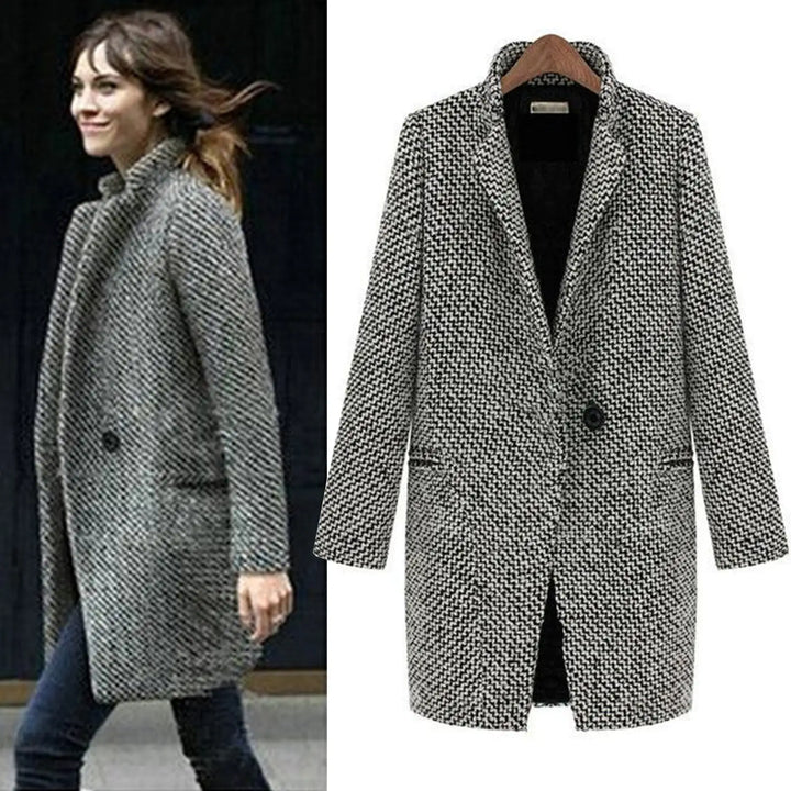 Damski długi płaszcz zimowy, klasyczny krój, elegancki. Idealny na chłodne dni.