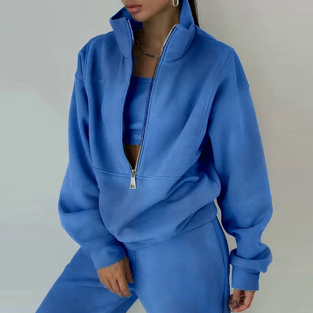 Szczegóły dresu Ewa: dopasowana bluza damska half-zip i modne joggery. Komplet dresowy do stylizacji casual.