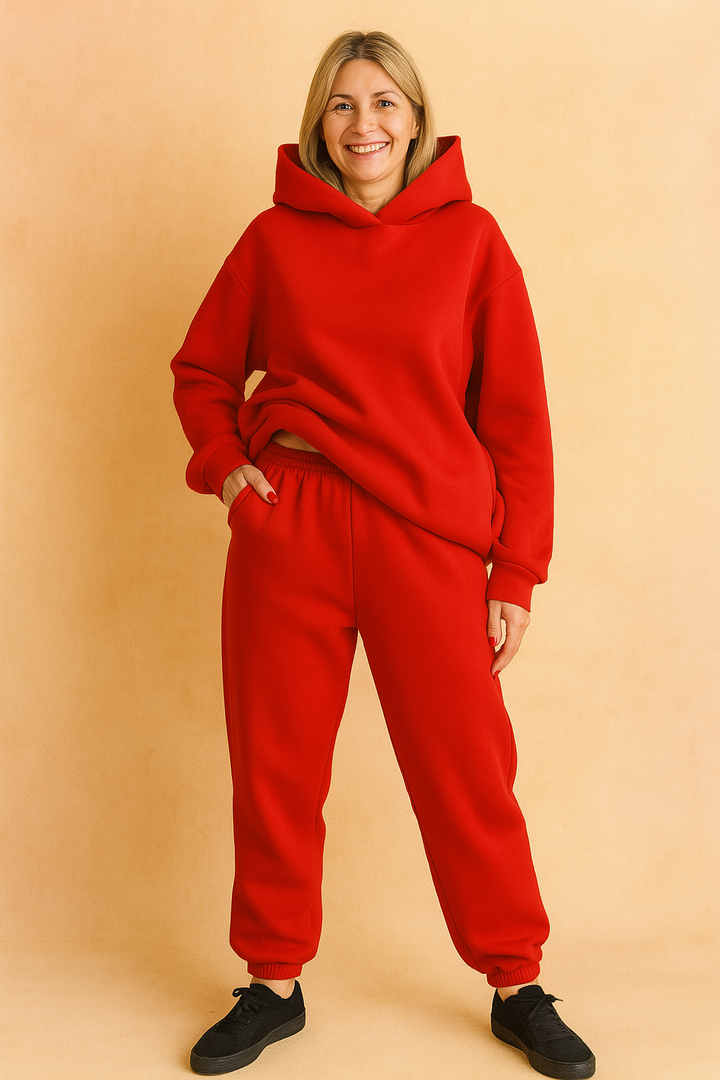 Elegancki dres damski AMY. Komfortowy komplet z bluzą oversize i spodniami dresowymi. Idealny na relaks.