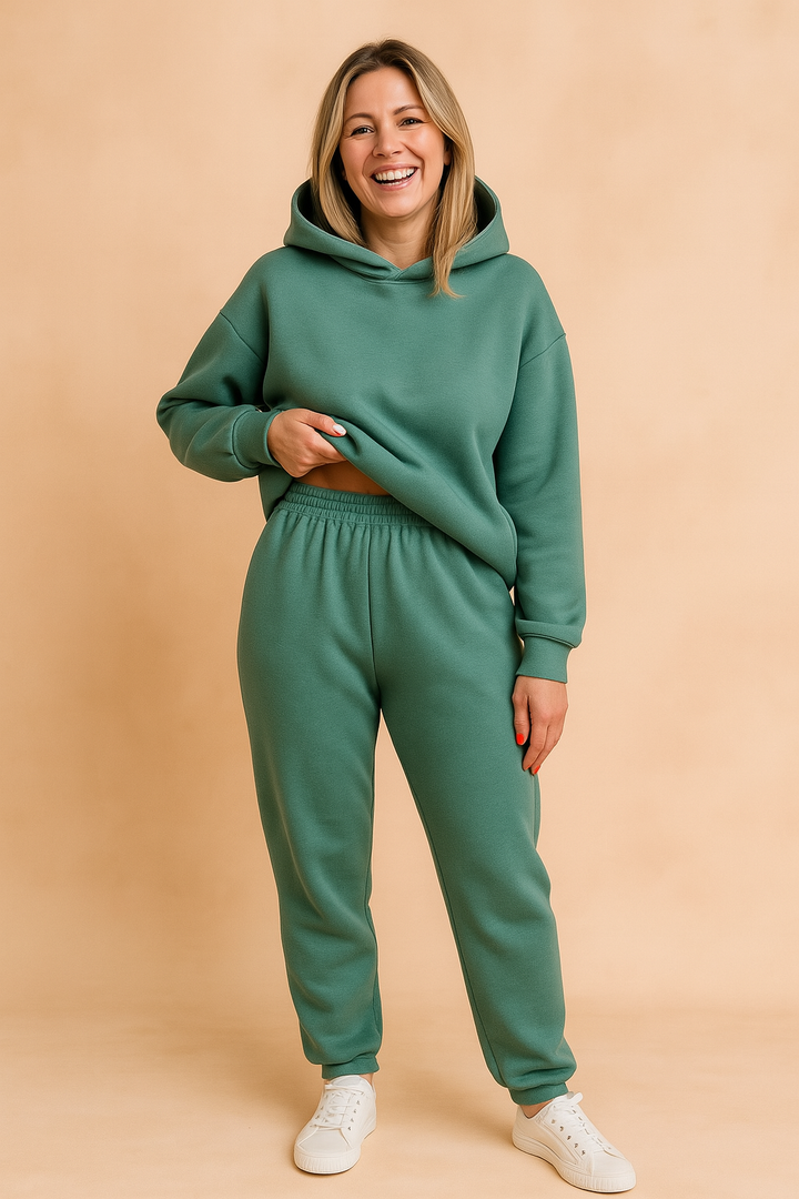 Stylowy komplet dresowy AMY: bluza damska z kapturem i spodnie dresowe. Modny, wygodny dres.