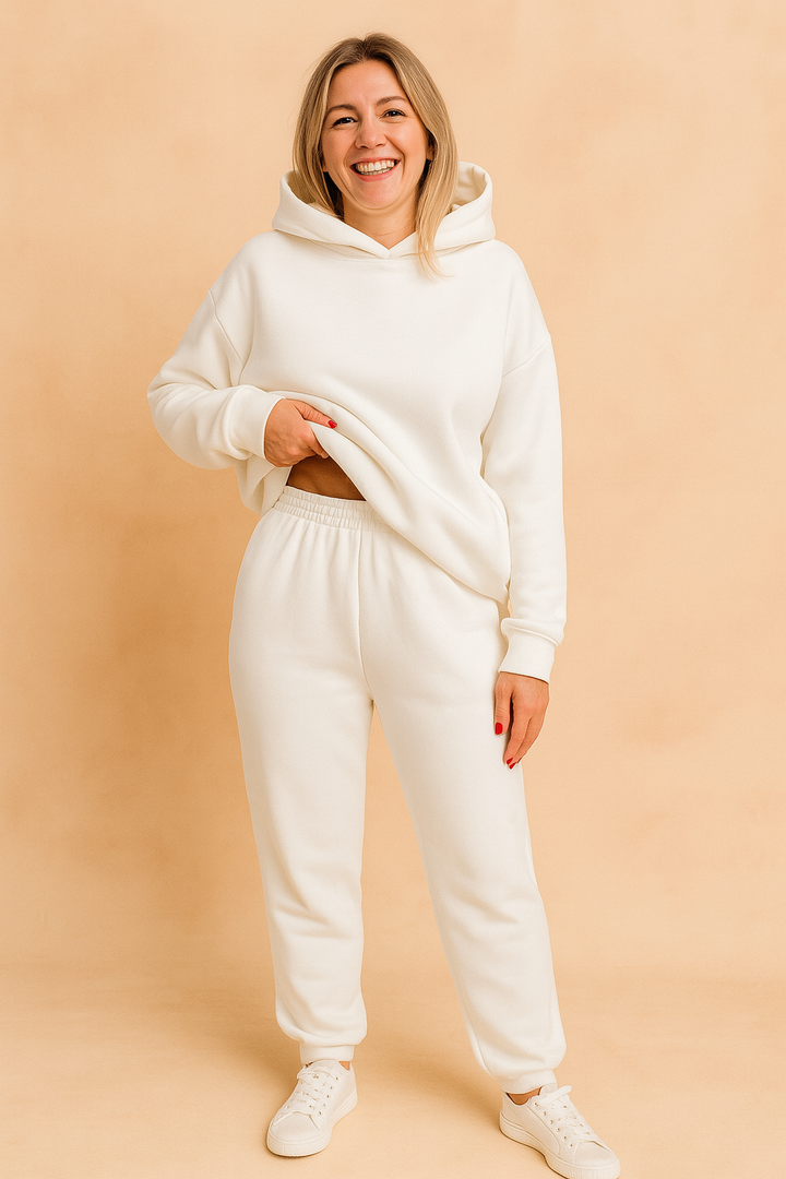 Damski dres AMY. Miękki komplet dresowy z bluzą oversize i komfortowymi spodniami. Idealny na relaks.
