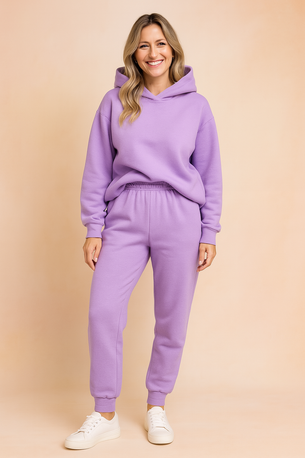 Czarny dres AMY. Modny komplet dresowy z bluzą oversize i spodniami dresowymi. Wygodny i stylowy.