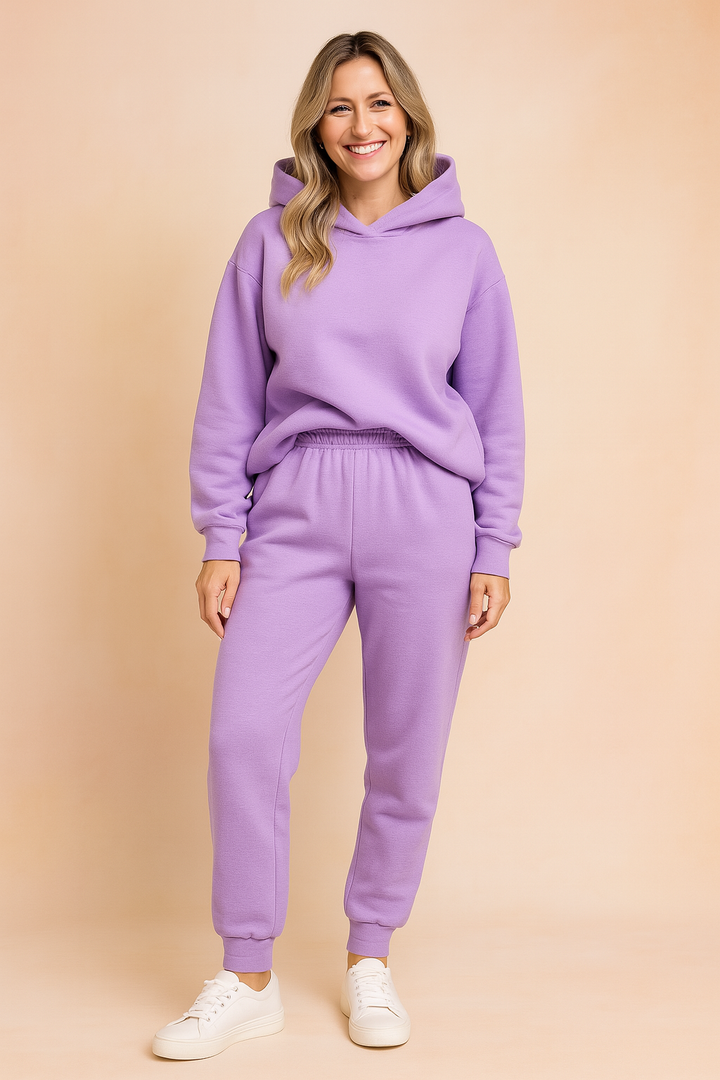 Czarny dres AMY. Modny komplet dresowy z bluzą oversize i spodniami dresowymi. Wygodny i stylowy.