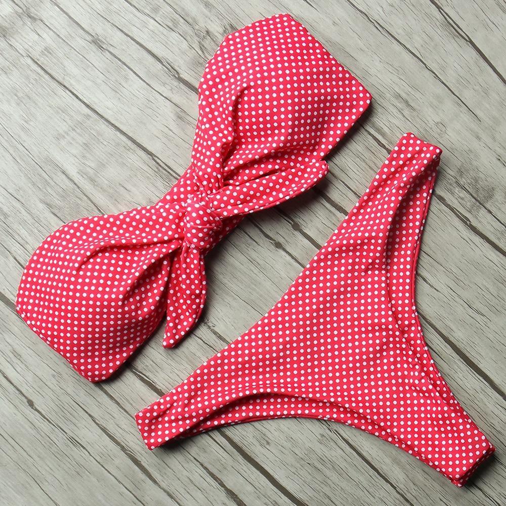 Damski dwuczęściowy strój kąpielowy bikini bandeau, idealny na plażę i upalne lato.