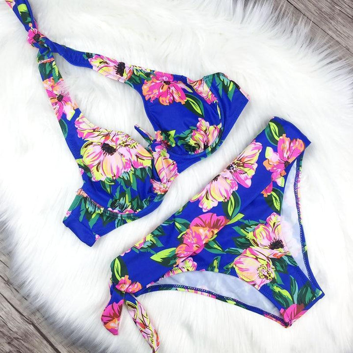 Modne bikini damskie granatowe z fuksją, dwuczęściowe. Regulowany strój kąpielowy z wiązanymi figami.