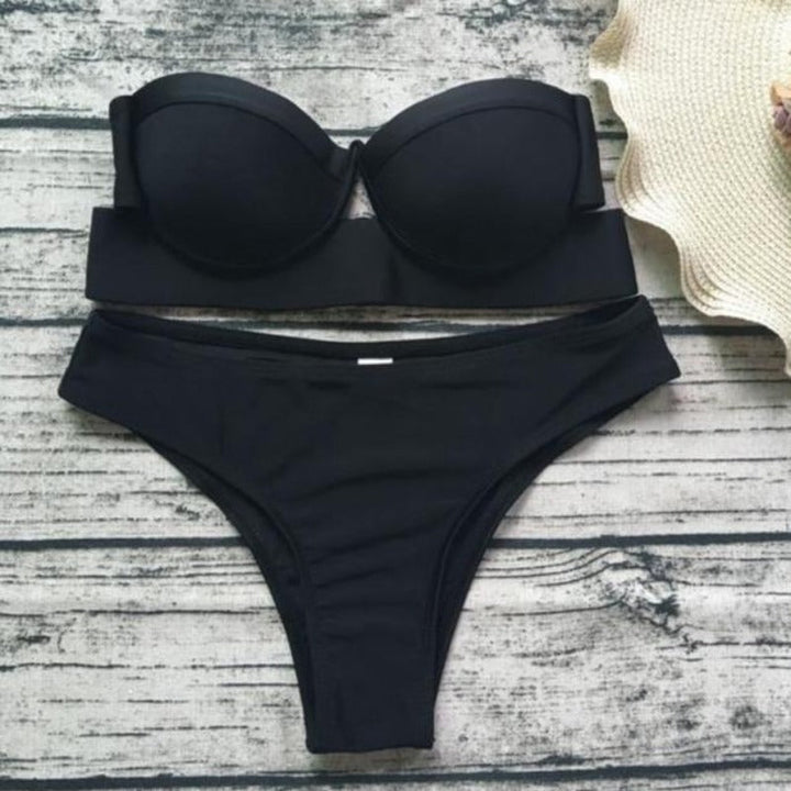 Czerwone dwuczęściowe bikini damskie, modny strój kąpielowy na lato, doskonały na plażę.