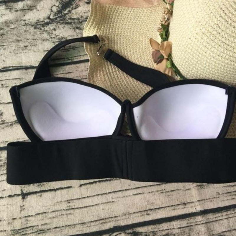 Eleganckie czarne bikini dwuczęściowe, stylowy damski strój kąpielowy na basen i plażę.
