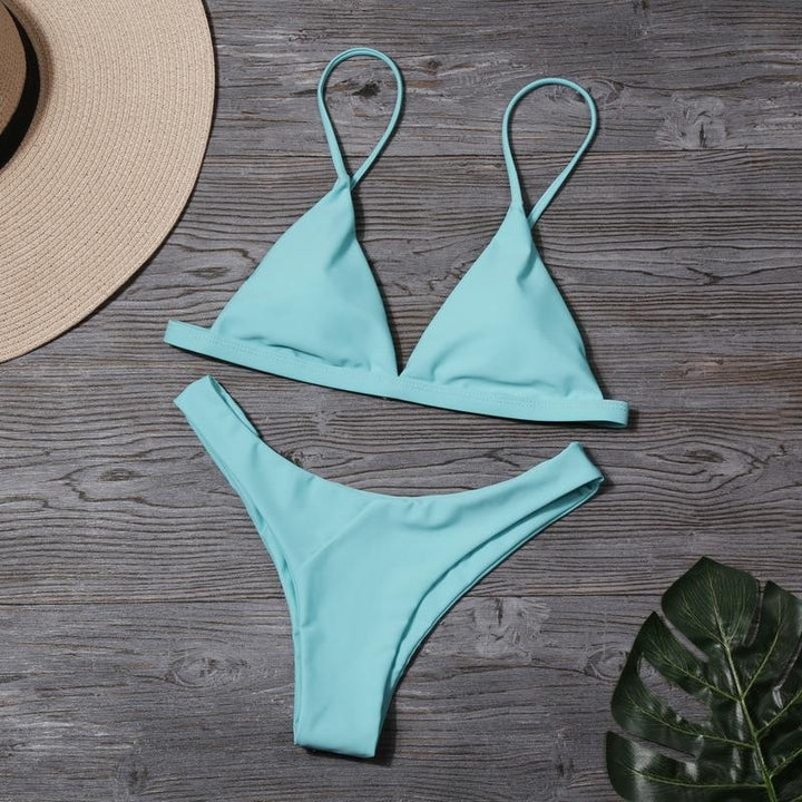 Dwuczęściowy damski strój kąpielowy bikini, komfortowy na basen, plażę i sportowe aktywności.