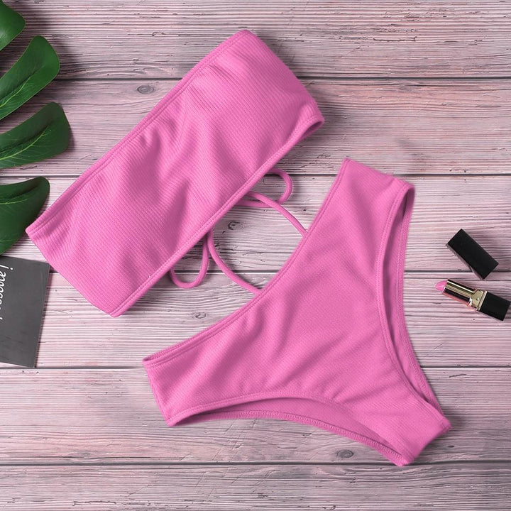 Wygodne damskie bikini dwuczęściowe, strój kąpielowy z topem bandeau. Doskonały do opalania na słońcu.