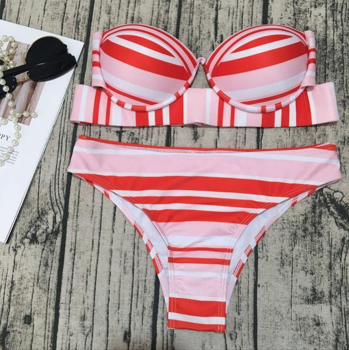 Kolorowe dwuczęściowe bikini damskie, wygodny i stylowy strój kąpielowy na plażę.