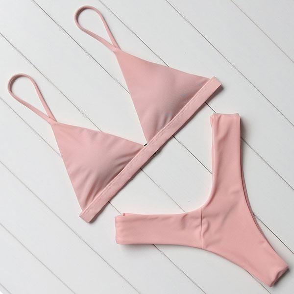 Elegancki damski kostium kąpielowy bikini. Dwuczęściowy strój, idealny na modną plażę.