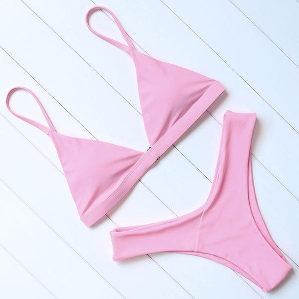 Wygodny dwuczęściowy kostium kąpielowy damski. Modne bikini na wakacje latem.