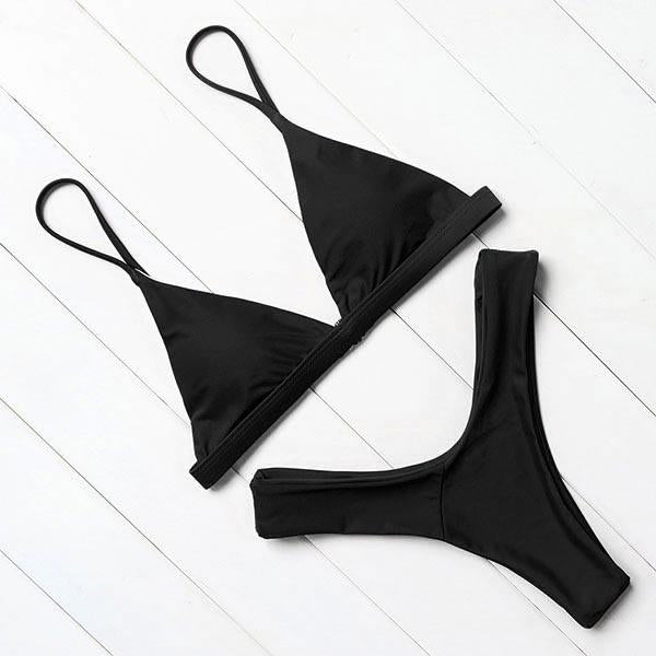 Dół od damskiego bikini. Brazylijskie majtki, stylowy kostium kąpielowy na plażę.