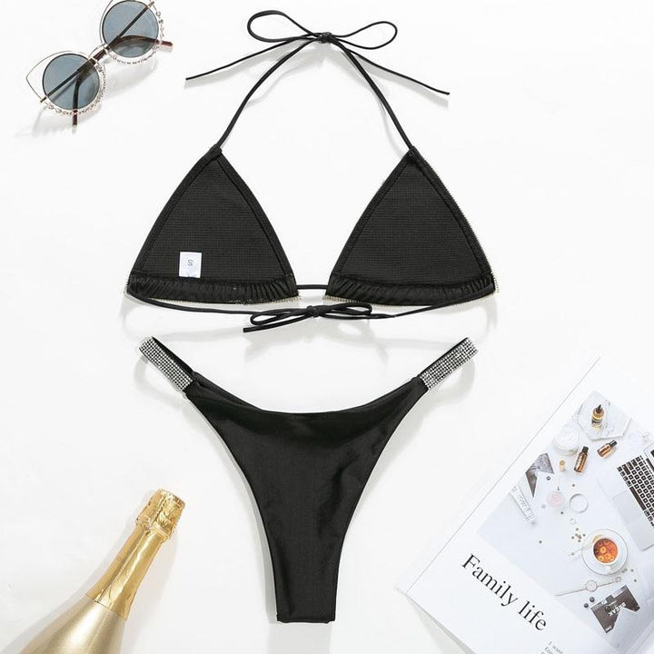 Damskie bikini dwuczęściowe, ozdobione lśniącym brokatem i kamieniami, idealne na letnie wakacje.
