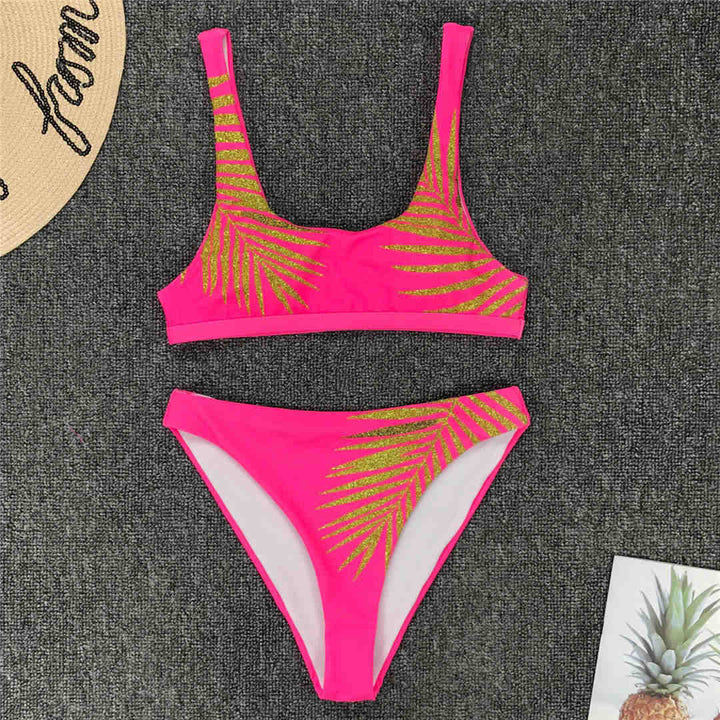 Wygodny damski strój kąpielowy bikini z wzorem palm. Dwuczęściowy, idealny na słoneczną plażę.