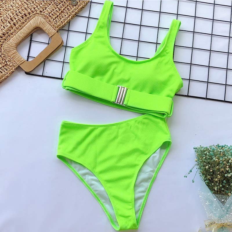 Elegancki strój kąpielowy bikini damski, idealny na letnie wakacje i modę plażową.