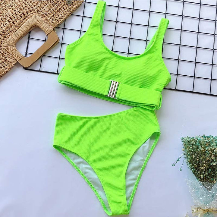 Elegancki strój kąpielowy bikini damski, idealny na letnie wakacje i modę plażową.